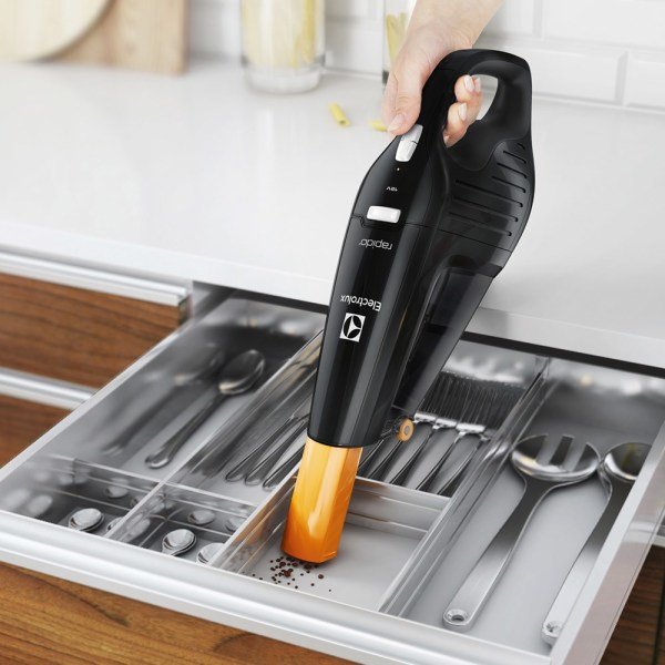 Electrolux EbonyBlack ZB5112E1 12 V Rapido Şarjlı El Süpürgesi